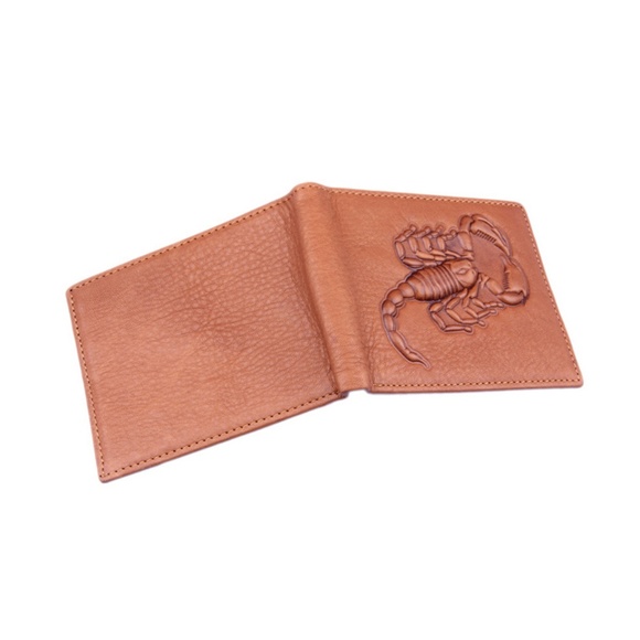 Scorpion Engraved Leather Bifold Men Wallet - Picture 8 of 8
